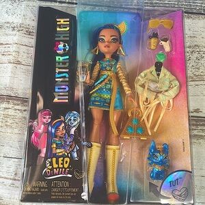 Monster High Cleo de Nile Doll Blue/Gold Outfit w/ Accessories & Pet Dog